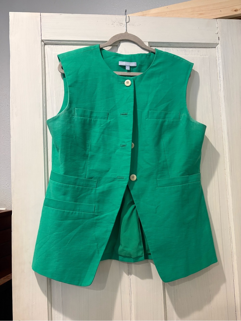 ANTONIO MELANI Bright Green Button-Front Sleeveless Vest